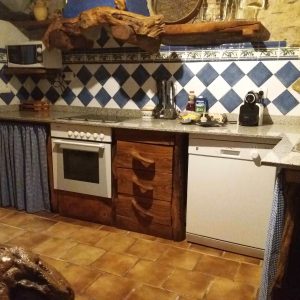 Cocina completa casa Rustic Suites www.casaconjacuzzi.com (1)