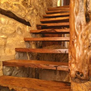 Escalera olivo Art Rustic www.casaconjacuzzi.com (1)